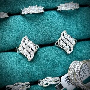 NWT Exquisite Twisted Navette Abstract Dinner Ring